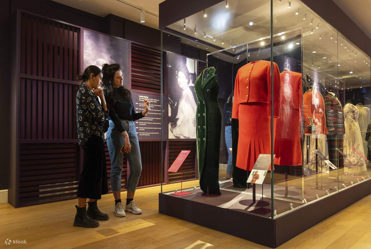 在「皇冠與時尚 (Crown to Couture)」優雅展覽中，探索歷代皇室時尚