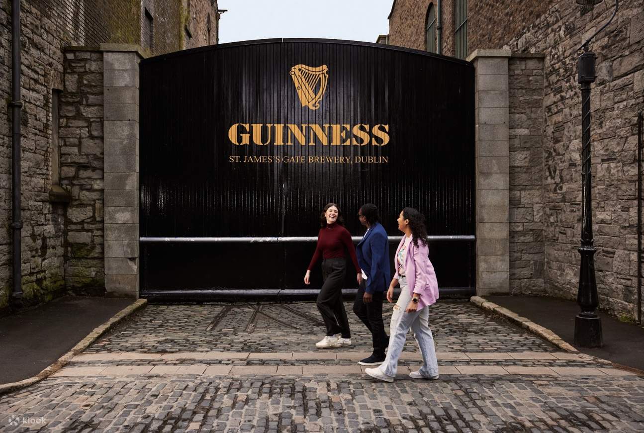 I famosi cancelli del Guinness Storehouse