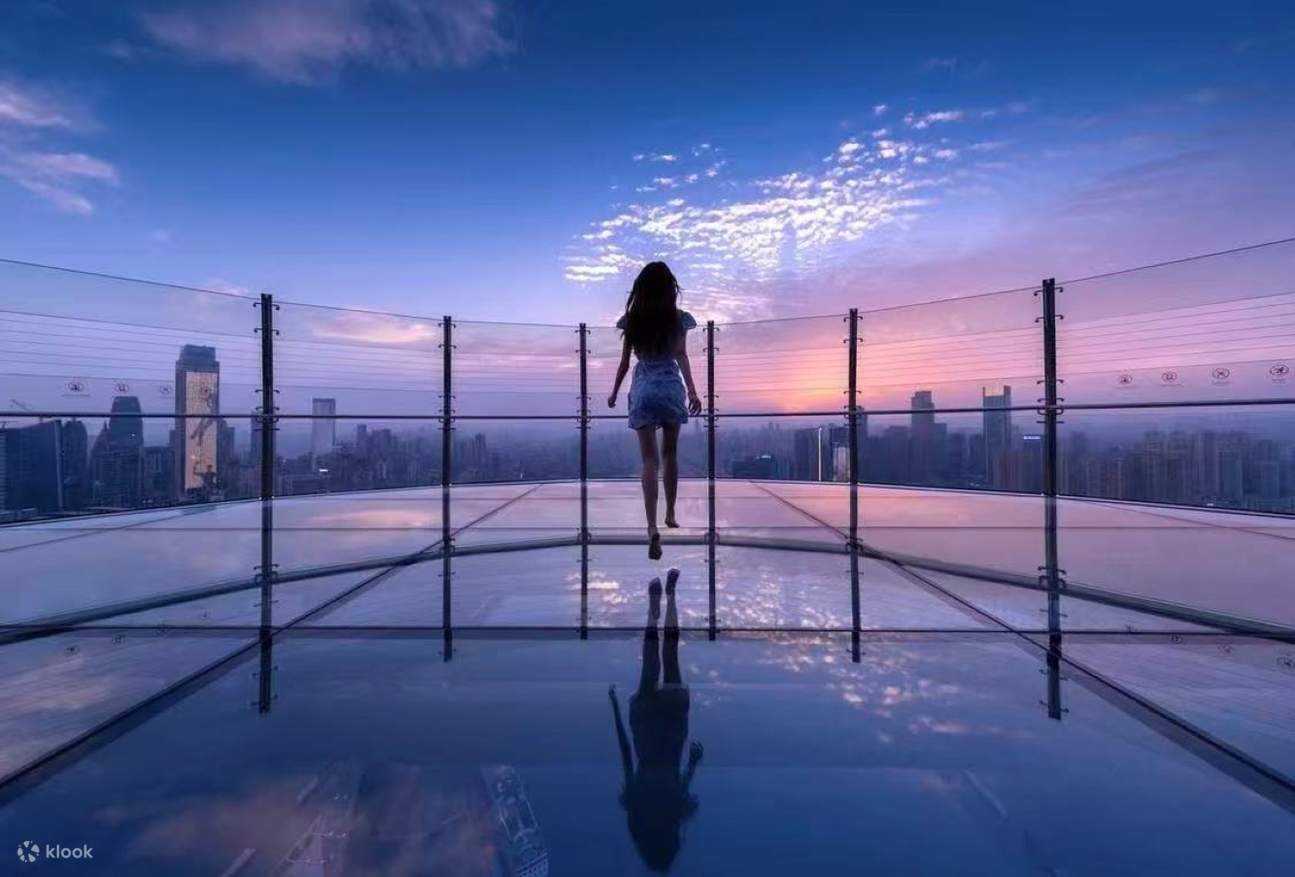 No solo añade una atracción turística llena de diversión y significado cultural a la ciudad, sino que también mejora la reputación e influencia de Chongqing a nivel nacional e internacional, permitiendo que más personas conozcan y se enamoren de Chongqing