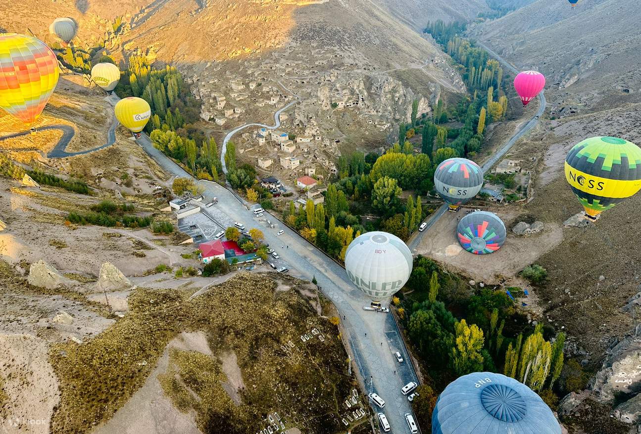 sunrise hot air balloon in cappadocia