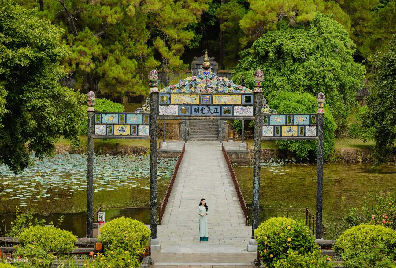 Tiket Makam Kaisar Minh Mang di Kompleks Monumen Hue UNESCO