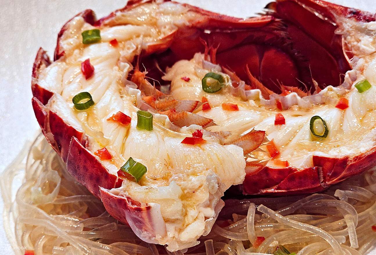 Буфет отеля Prudential Hotel｜Ресторан Red Chimneys｜Обед «шведский стол», ужин «шведский стол»