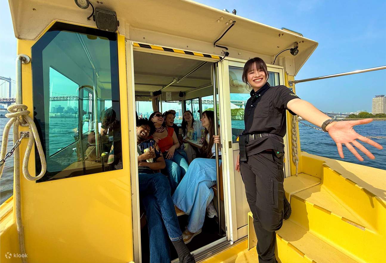 Pelayaran Bot Waktu Siang dan Matahari Terbenam di Tokyo