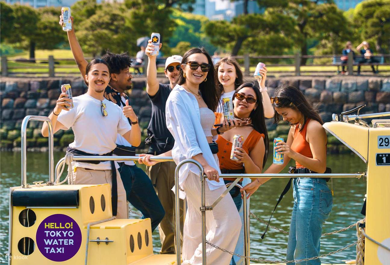 Pelayaran Bot Waktu Siang dan Matahari Terbenam di Tokyo