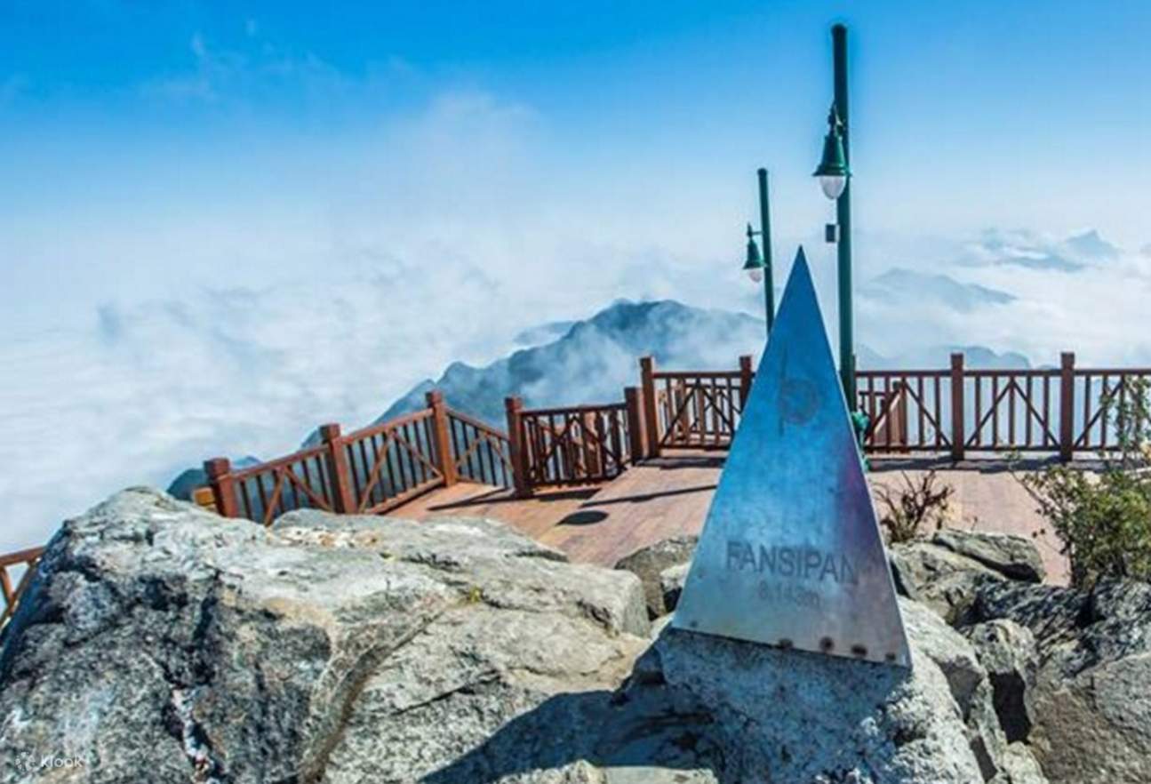2D1N Cat Cat Village Tour and Trekking with Fansipan Legend Cable Car