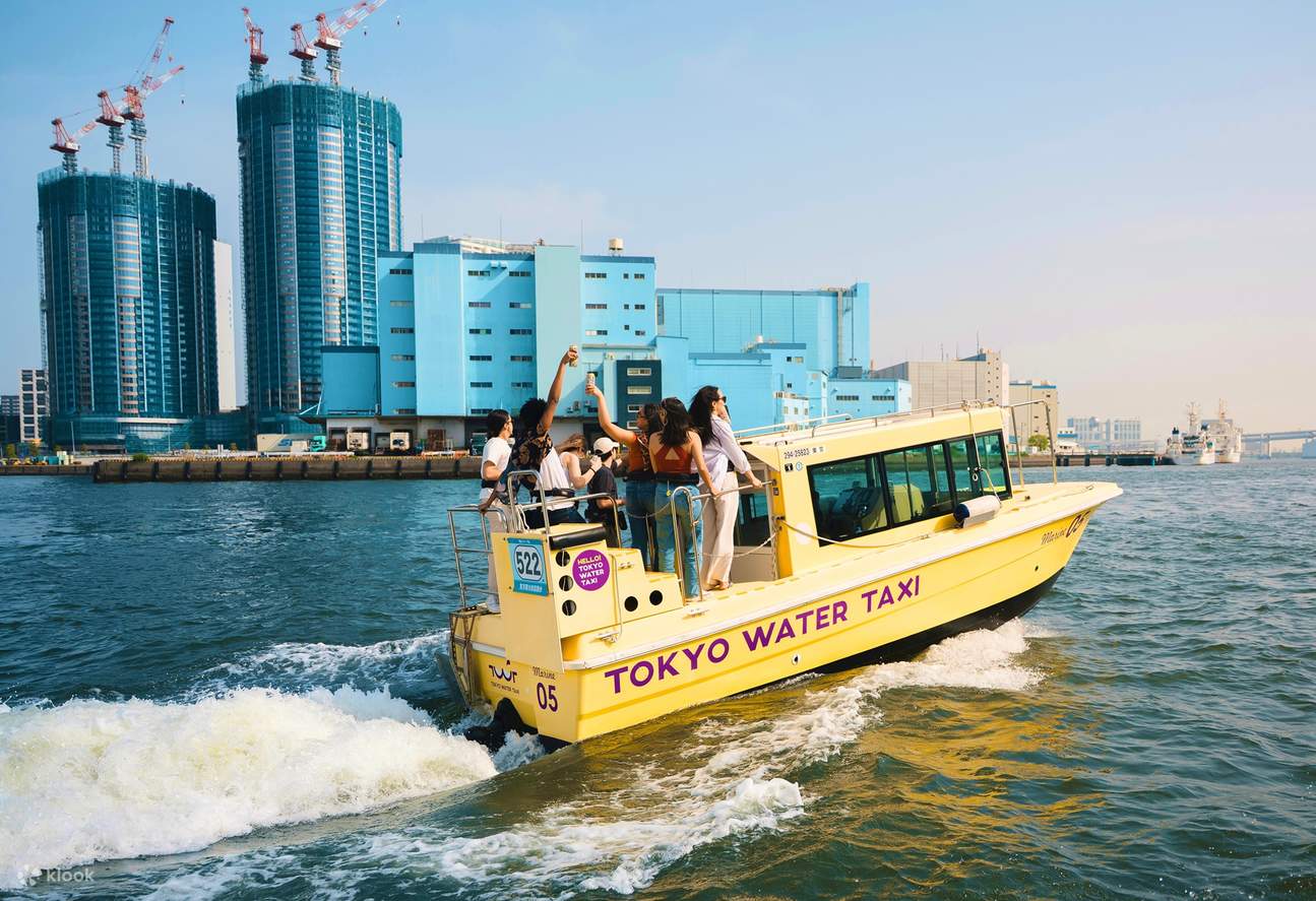 Pelayaran Bot Waktu Siang dan Matahari Terbenam di Tokyo