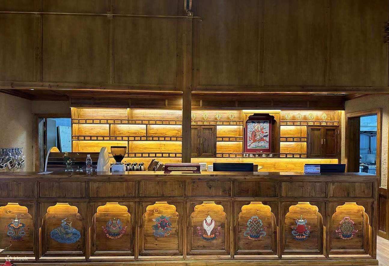 The bar features a rich Tibetan style, creating an overall atmosphere that is both rustic and full of ethnic charm.