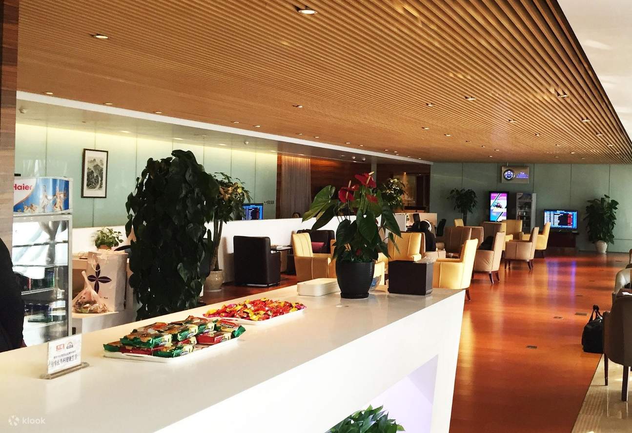 Airport lounge snacks