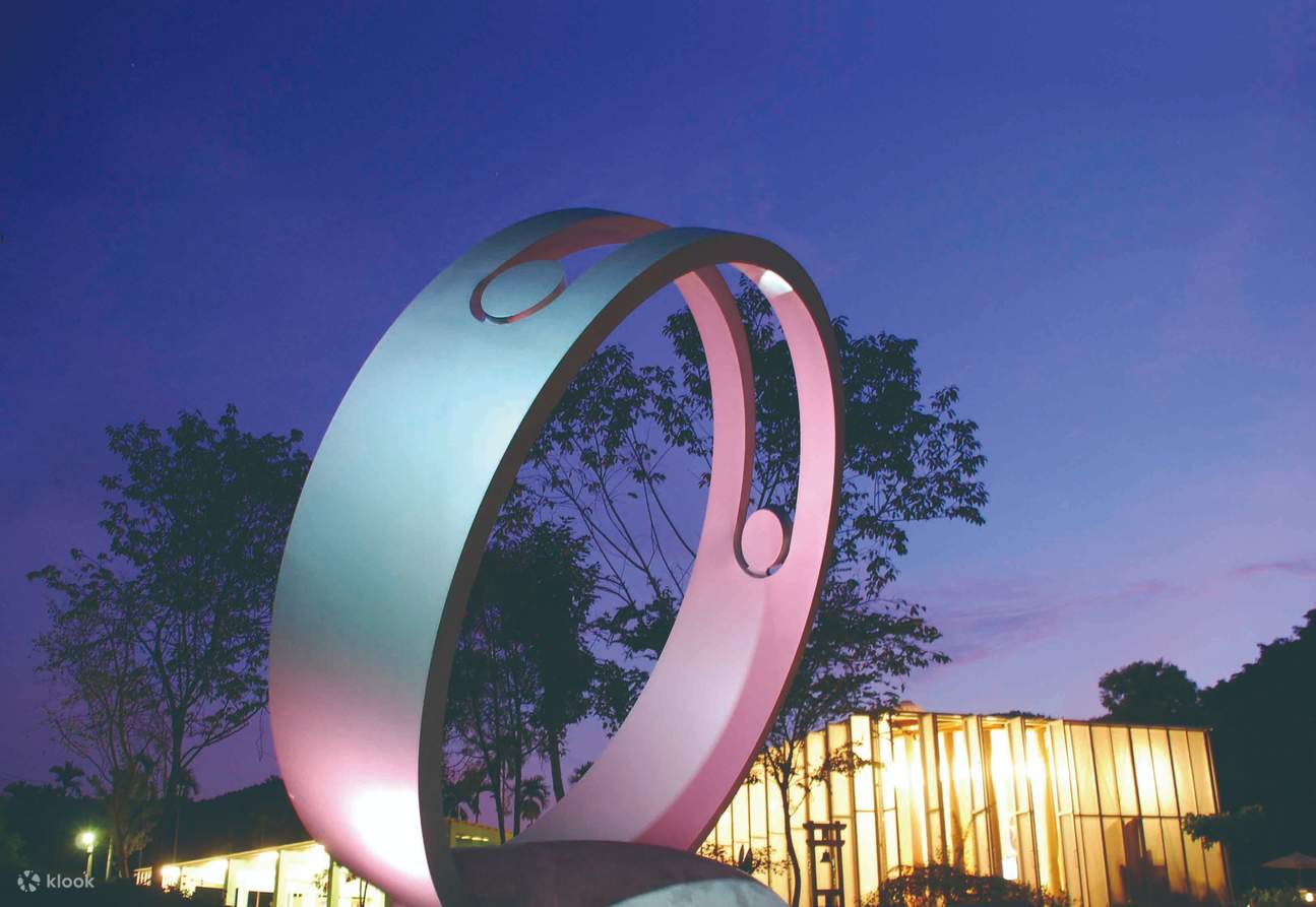 Presentación del Parque de Aprendizaje del Nuevo Hogar de la Iglesia de Papel: vista nocturna de la Iglesia de Papel y luces de amor y ayuda mutua