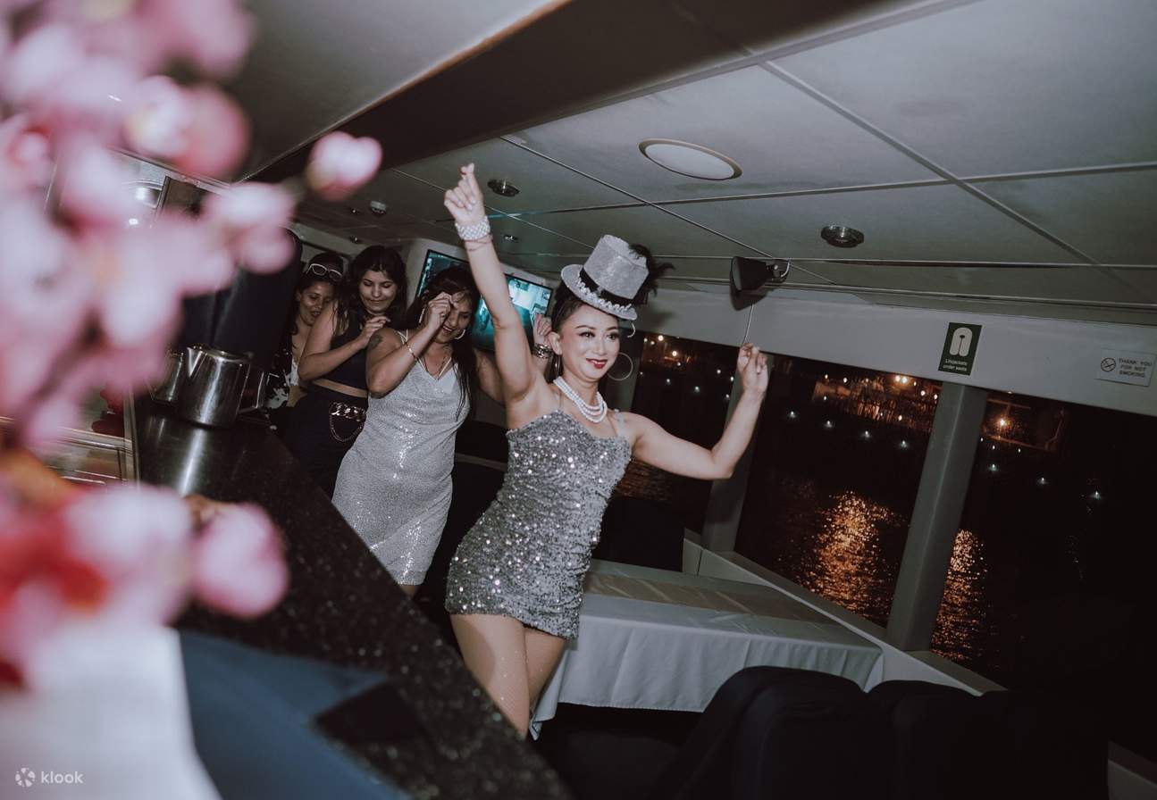 Laissez-vous entraîner par nos danseurs !