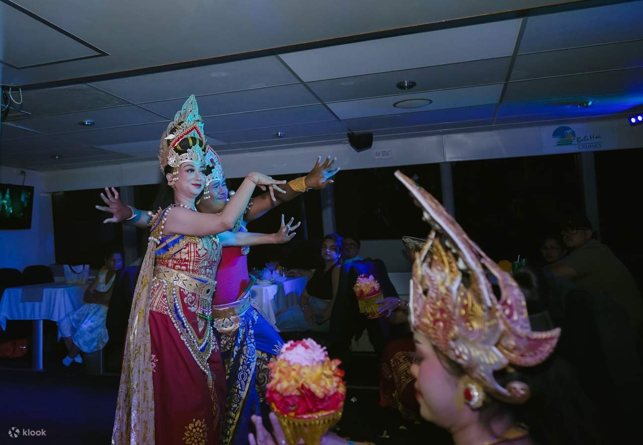 Danse balinaise à bord du Bali Hai II