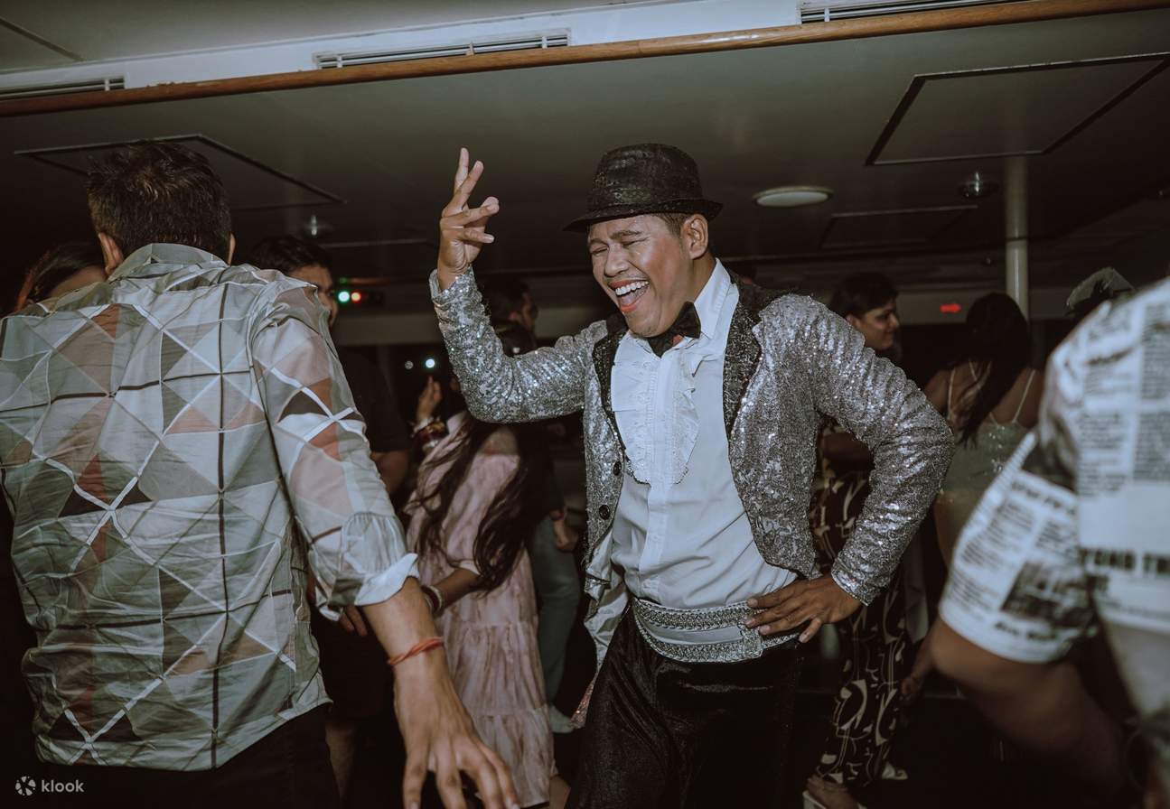 Laissez-vous entraîner par nos danseurs !