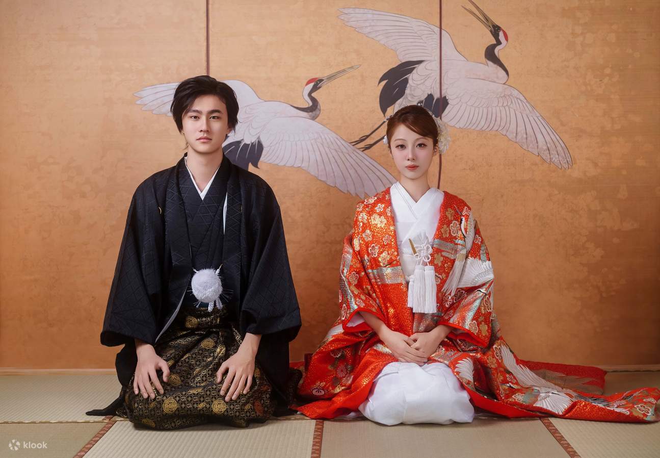 Irouchikake, a traditional Japanese wedding attire characterized by its vibrant colors, represents a happy newlywed life.