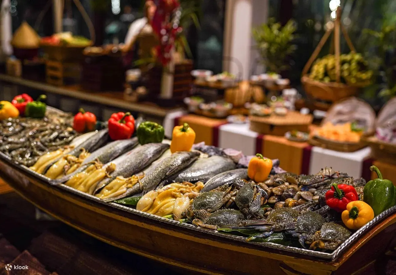 在 Dewa 普吉岛度假村 Terrace Grill 享用海鲜晚餐