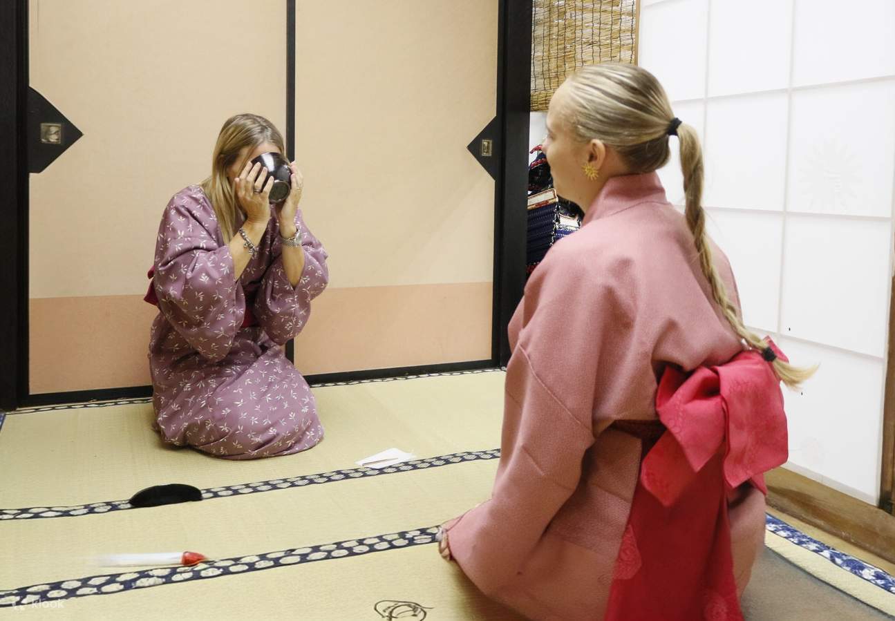 Learn Zen in a class of making tea and writing brushes in kimono