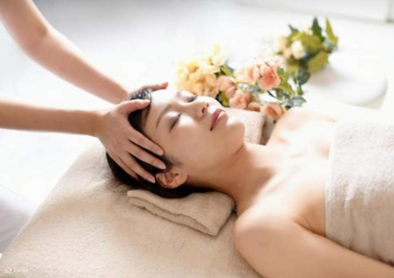 Lingkungan kamar pribadi yang sepenuhnya pribadi memungkinkan pikiran dan tubuh untuk rileks dalam di ruang yang tenang, jauh dari hiruk pikuk kota.