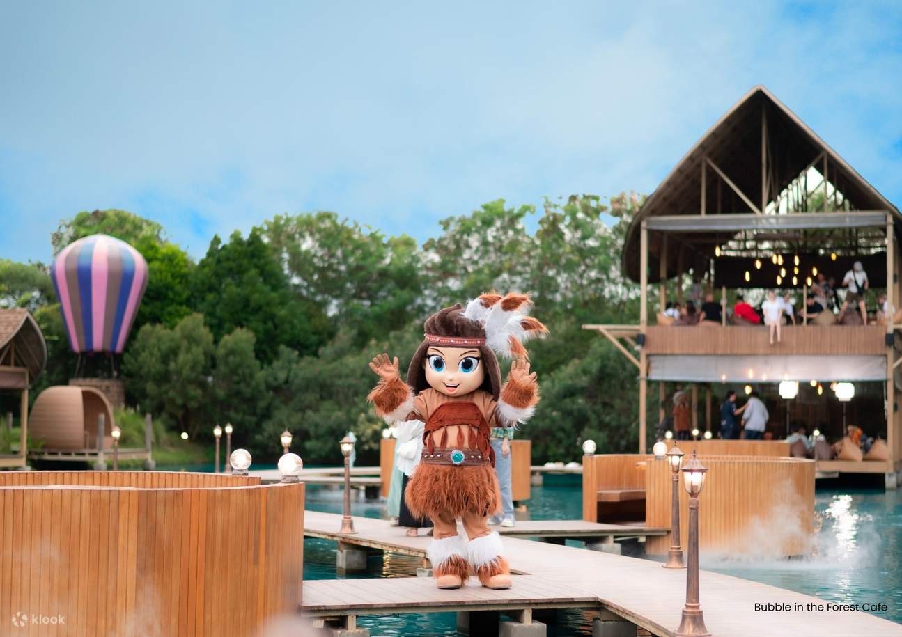 Tur Ramah Perempuan - Bubble in the Forest & Handsome boy show