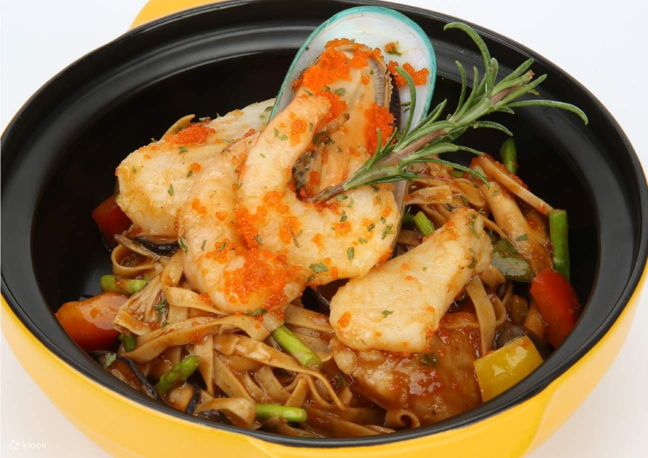 Prawn & Crab Roe with Shrimp Roe noodles in Lobster Sauce