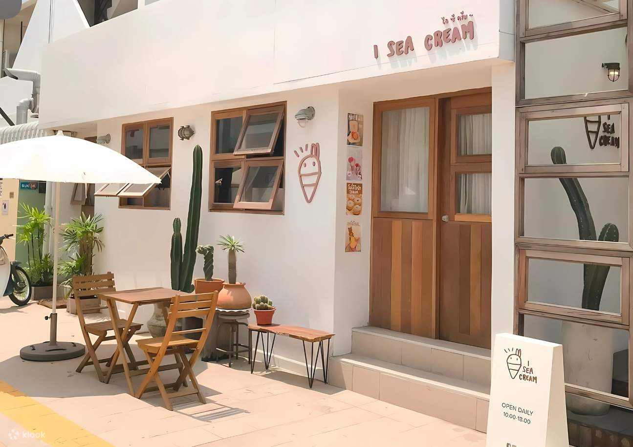 Kostenlose eSIM Bangsaen im versteckten japanischen Stil (Flugzeug-Café, Fischmarkt)