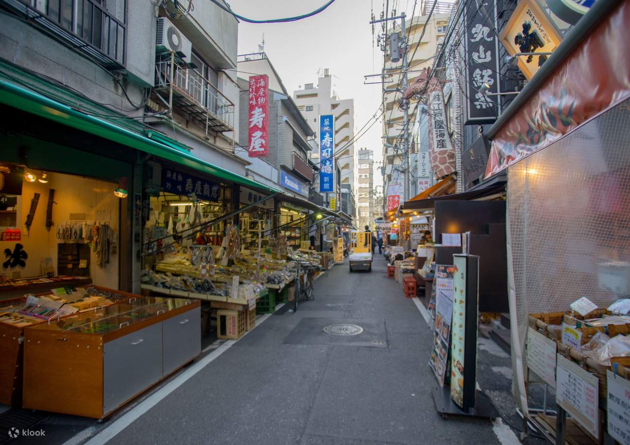 Cours de cuisine et dégustation de saké : apprenez à faire des sushis et des ramen à Tokyo !