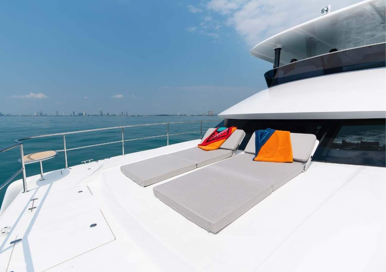 Sea Esta Private Yacht Charter in Singapore