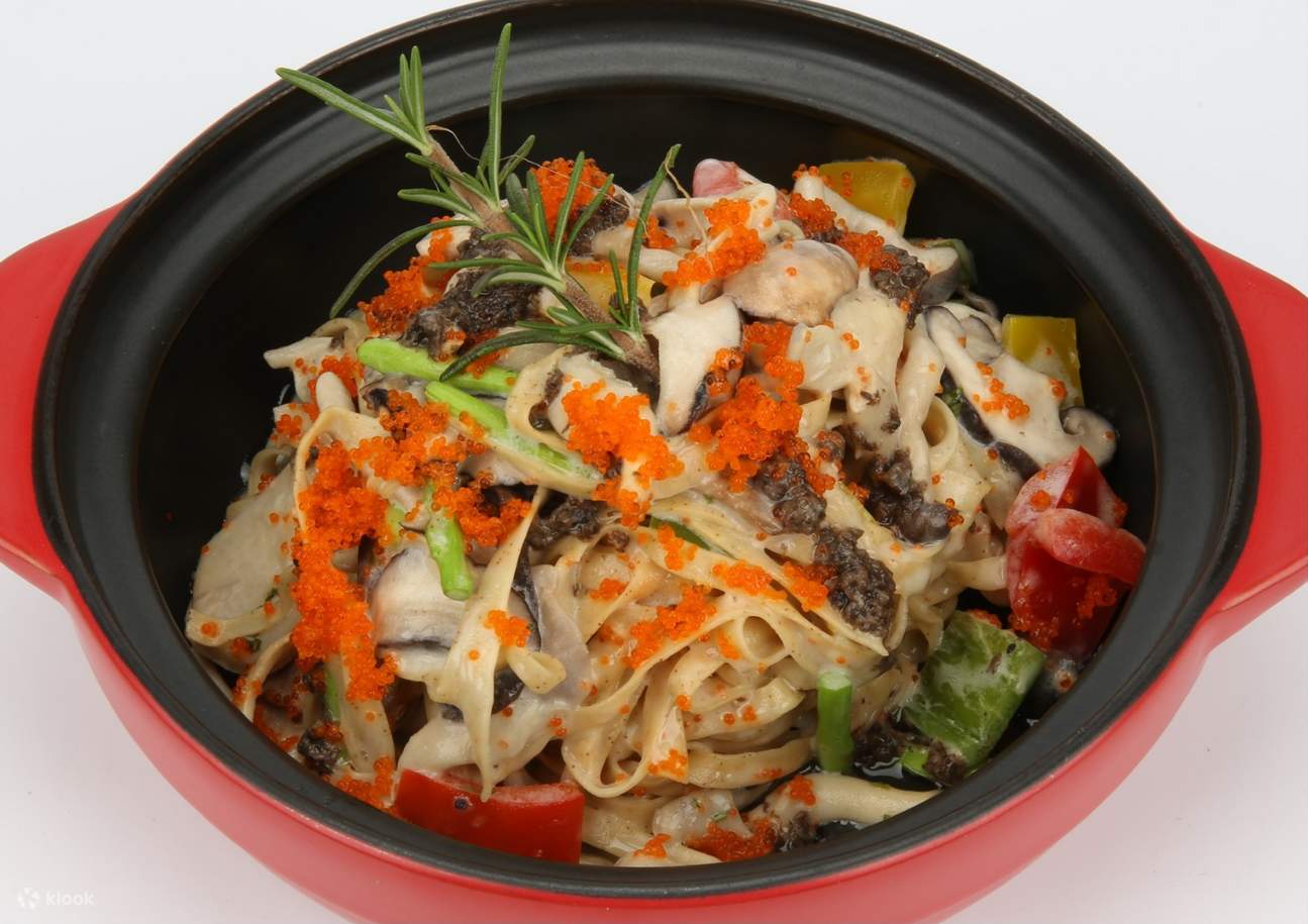 Black Caviar & Scallop with Shrimp Roe noodles in Cream Sauce