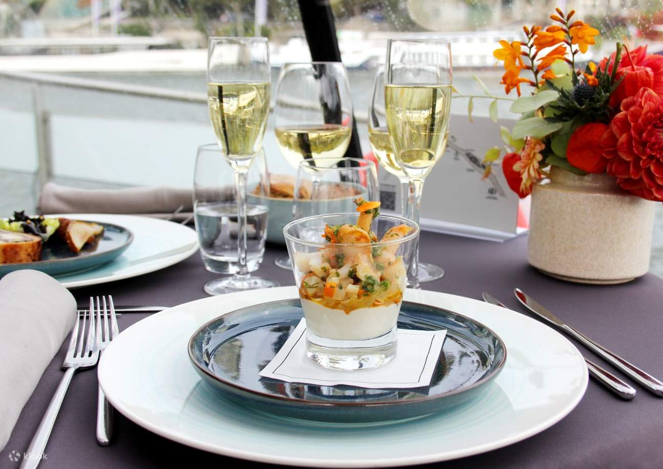 Seine River Lunch and Dinner Cruise Experiences by Bateaux Parisiens