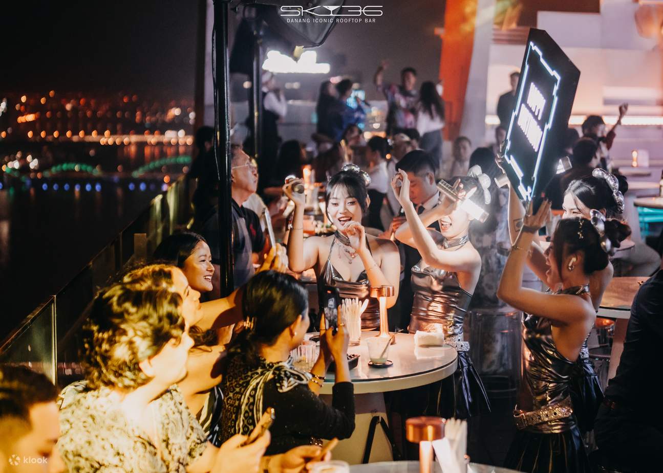 Pengalaman Kehidupan Malam di Sky36 Rooftop Nightclub 