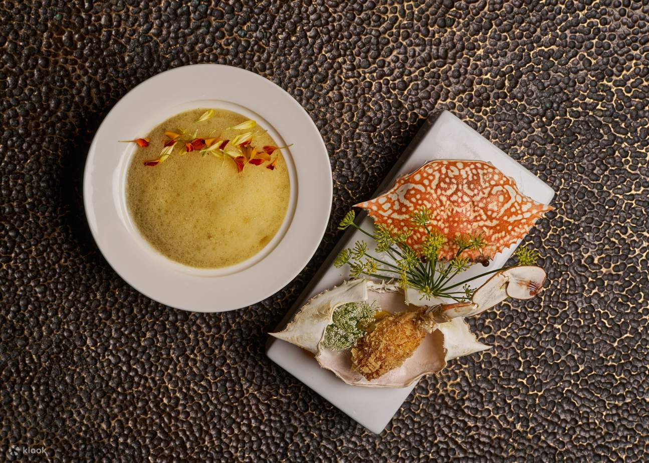 Sra Bua by Kiin-Kiin (Một sao MICHELIN 2023) tại Siam Kempinski Hotel Bangkok