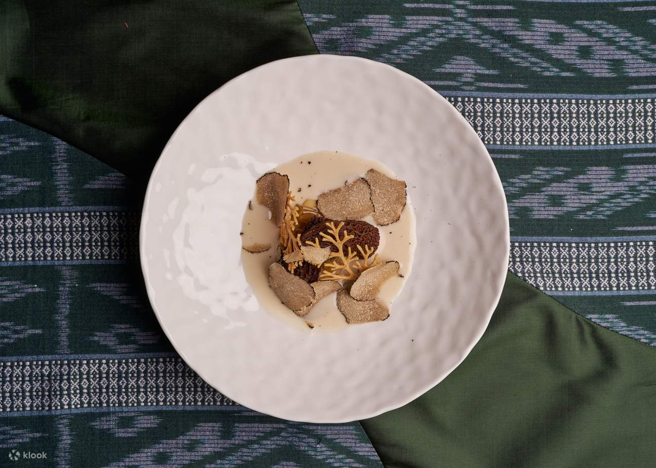 Sra Bua by Kiin-Kiin (Một sao MICHELIN 2023) tại Siam Kempinski Hotel Bangkok