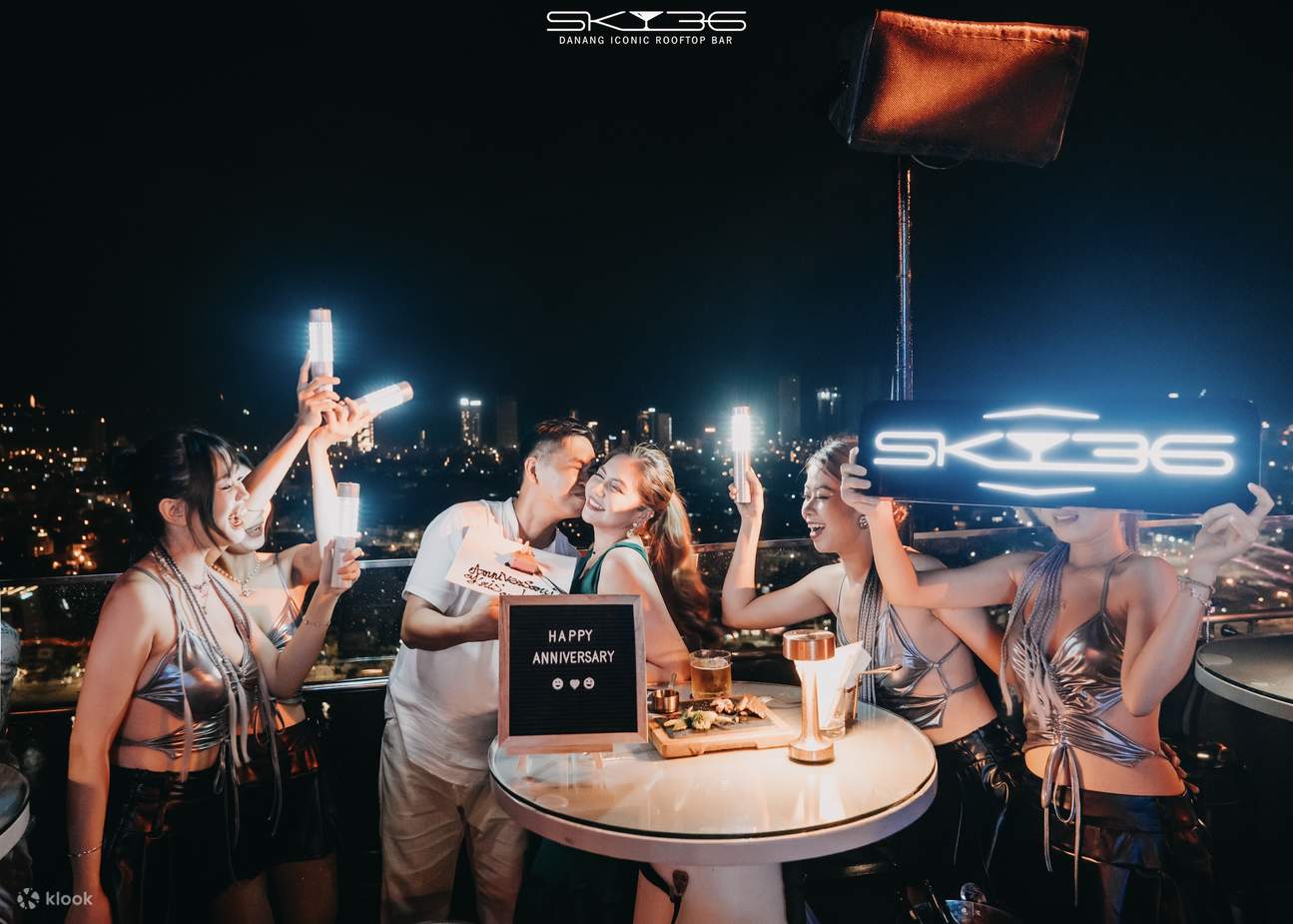 Ночные развлечения в ночном клубе на крыше Sky36 