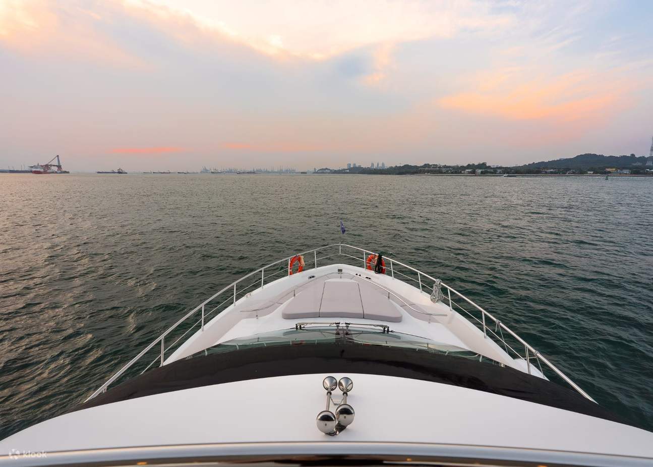 MY Legend Private Yacht Charter di Singapura