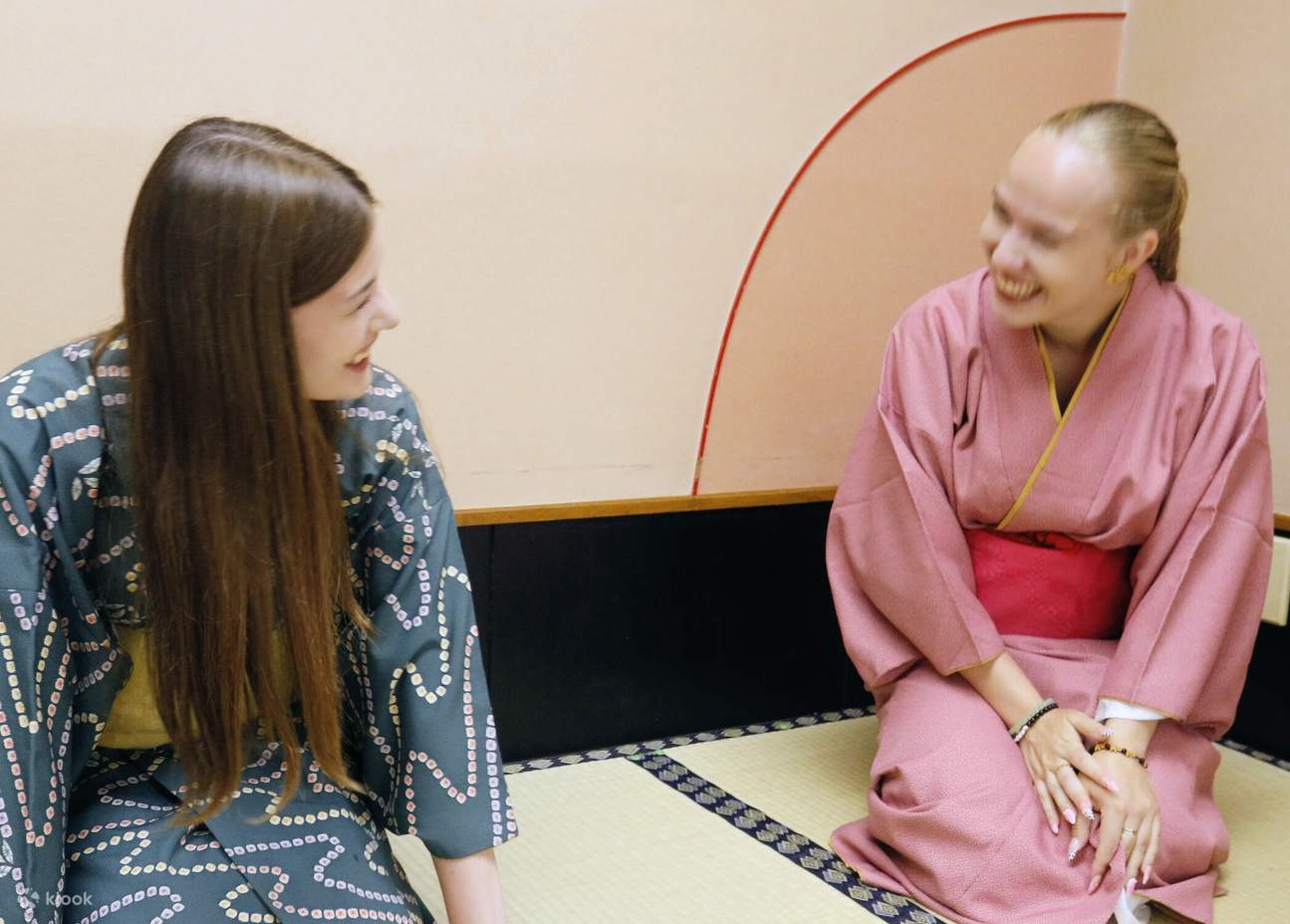 Learn Zen in a class of making tea and writing brushes in kimono