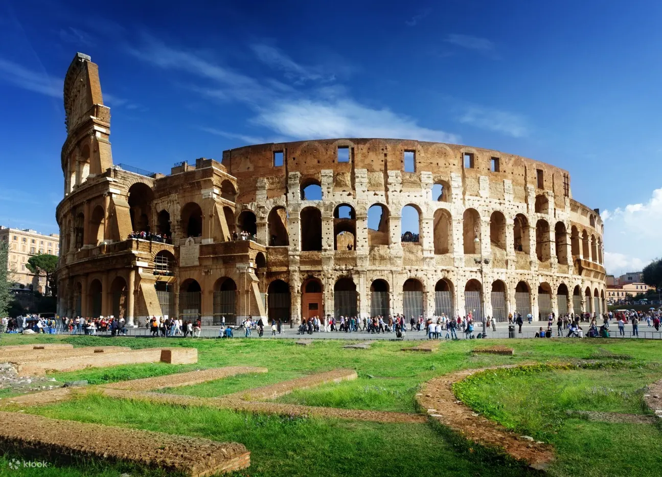 Enrich your history knowledge with an insightful visit to the Roman Colosseum