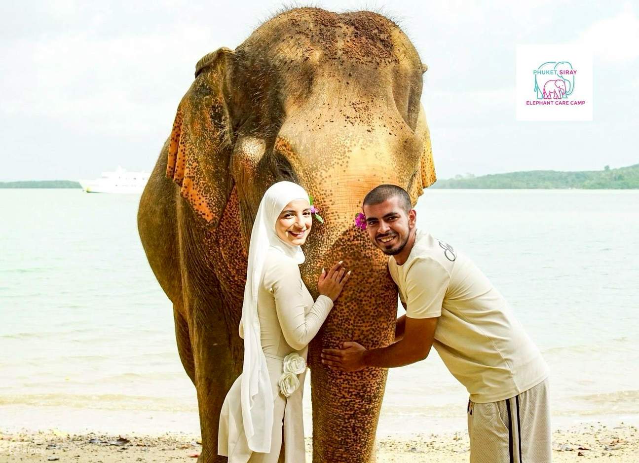 Trải nghiệm với voi và bãi biển tại Phuket Siray Elephant Care Camp