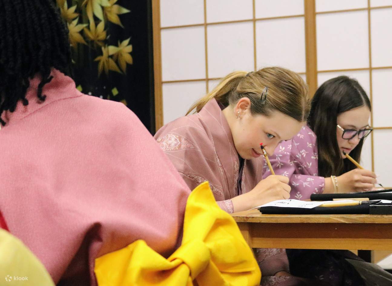 Pelajari kaligrafi dan Zen Jepun sambil memakai kimono