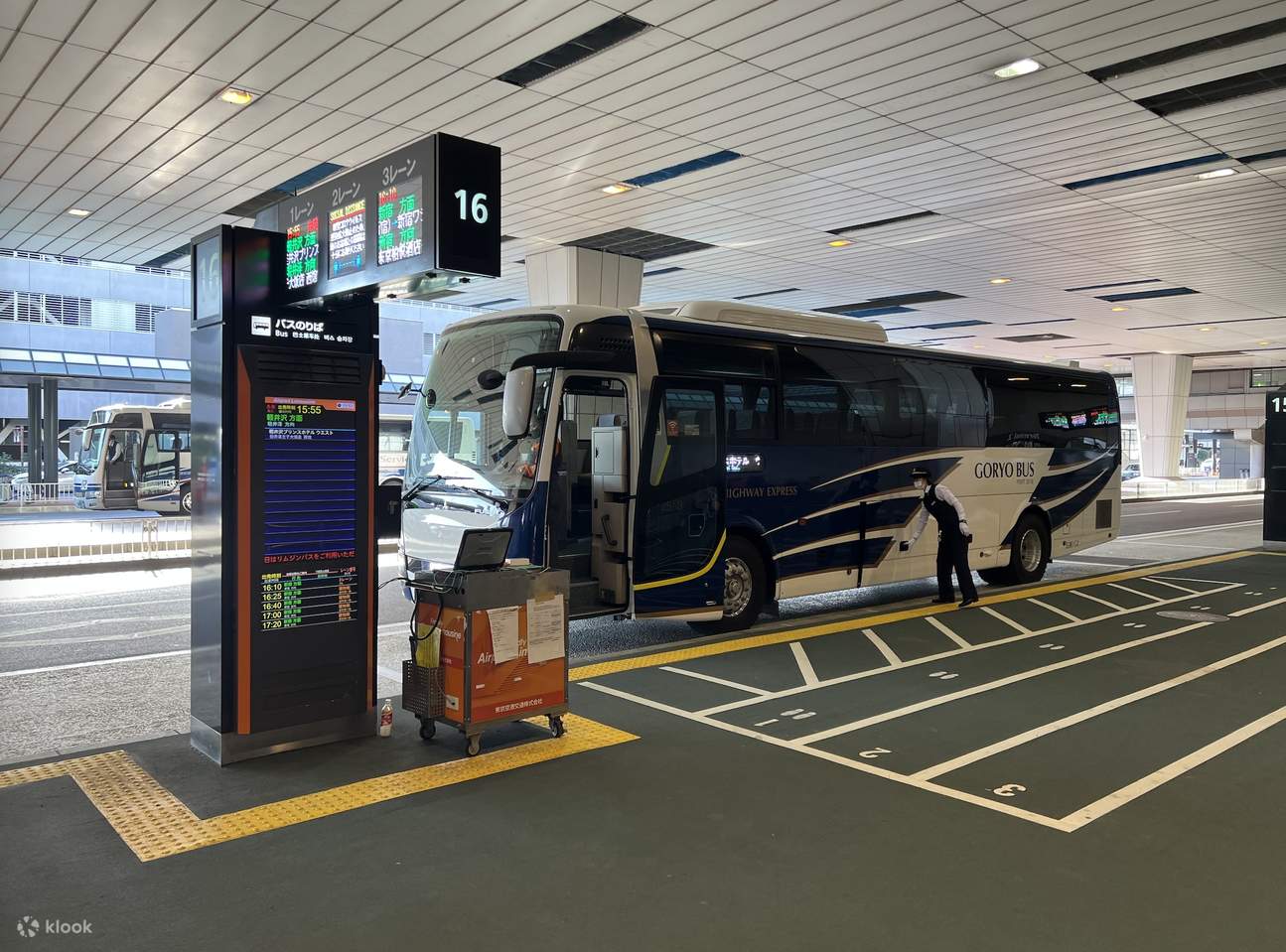 Trạm xe buýt Narita T2