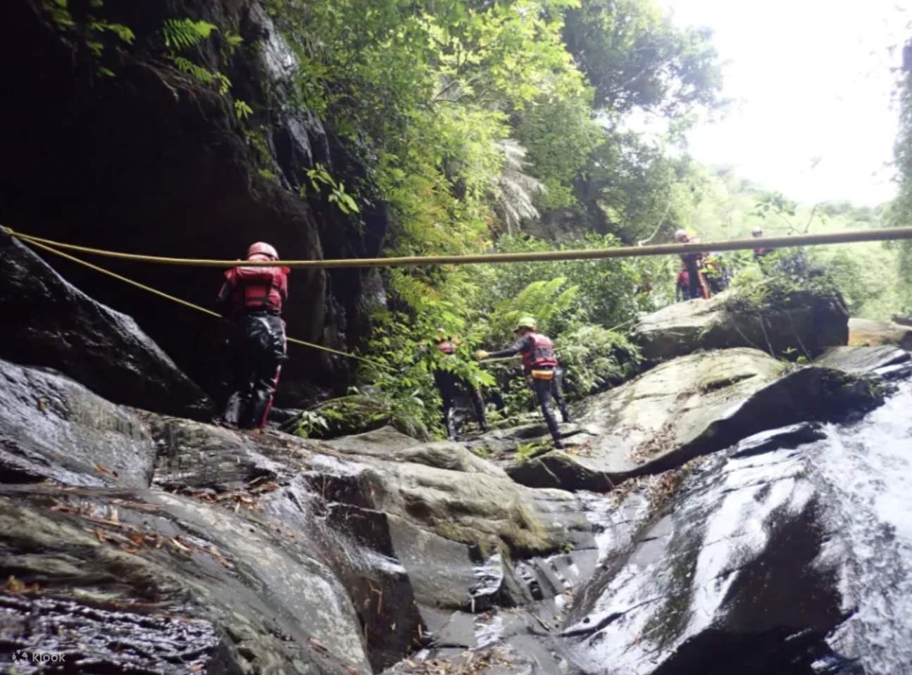 Canyoning-Erlebnis im Haocha-Bach (Yuanyang-Tal)	