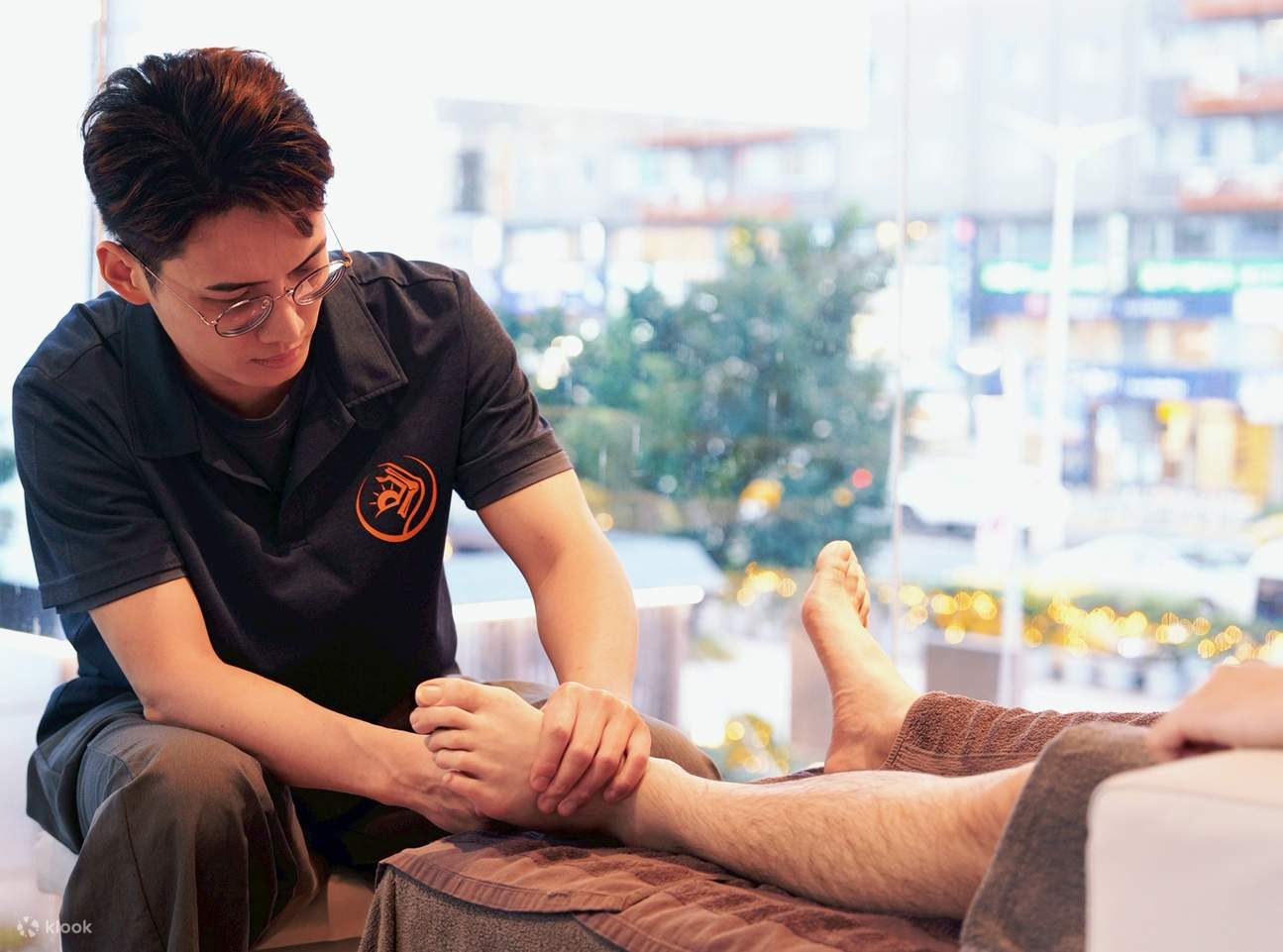 Orange Yi Fascial Manipulation & Sports Massage Experience Voucher (MRT Zhongxiao Fuxing Station)