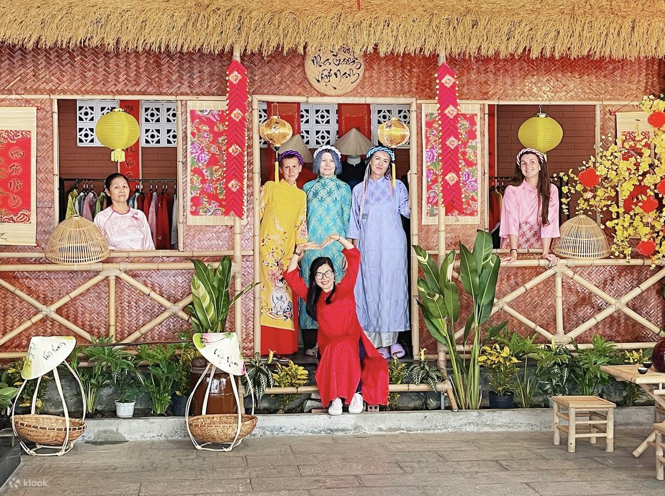 Pengalaman Bengkel Kraf Seni Tohe di Nha Trang 