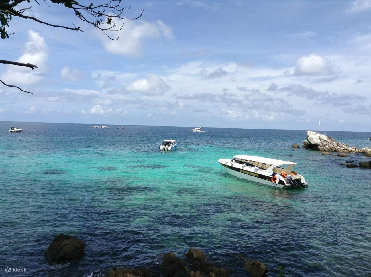 Boote in Coral Island