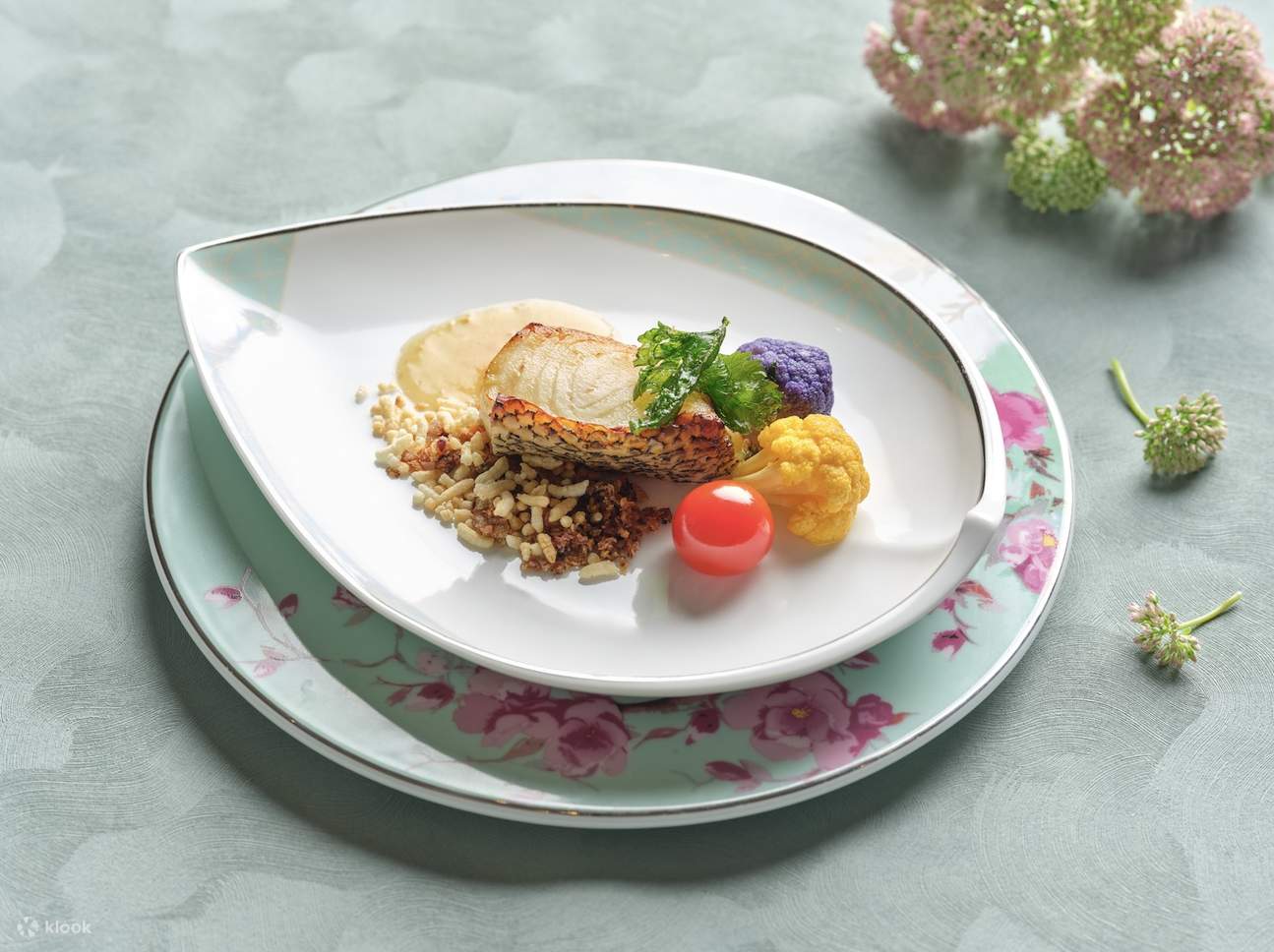 งานเลี้ยงหกกลิ่นหอม