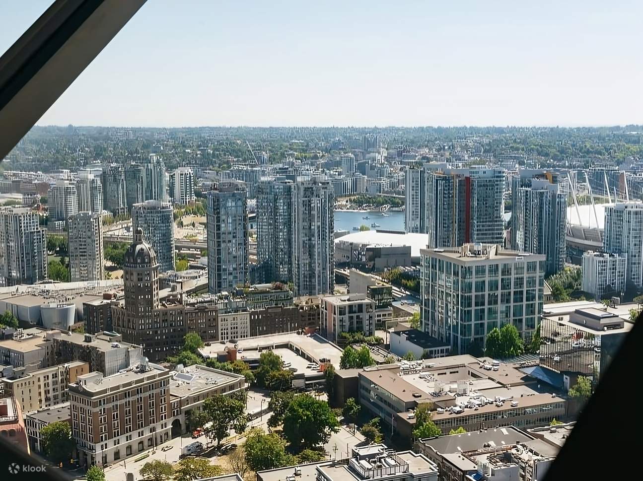 Admirez la ligne d'horizon du centre-ville de Vancouver depuis les hauteurs imposantes de l'emblématique Lookout.