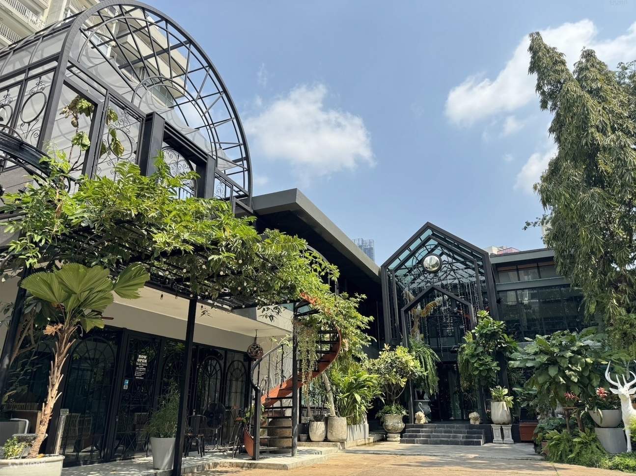 Kinnaree от Vanessa WU на Sukhumvit 8, Бангкок