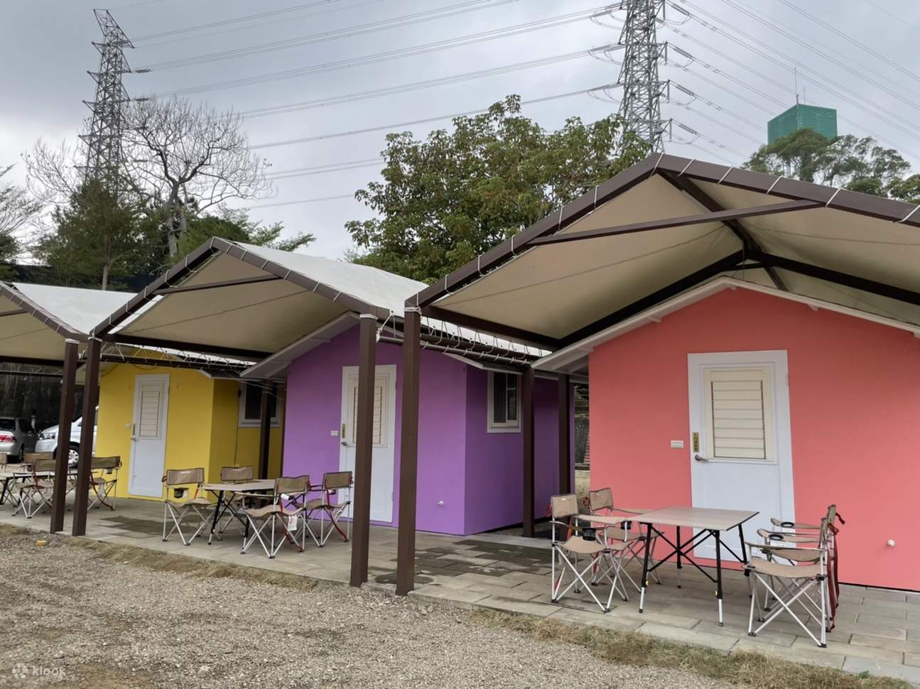 Маленький красивый кемпинг