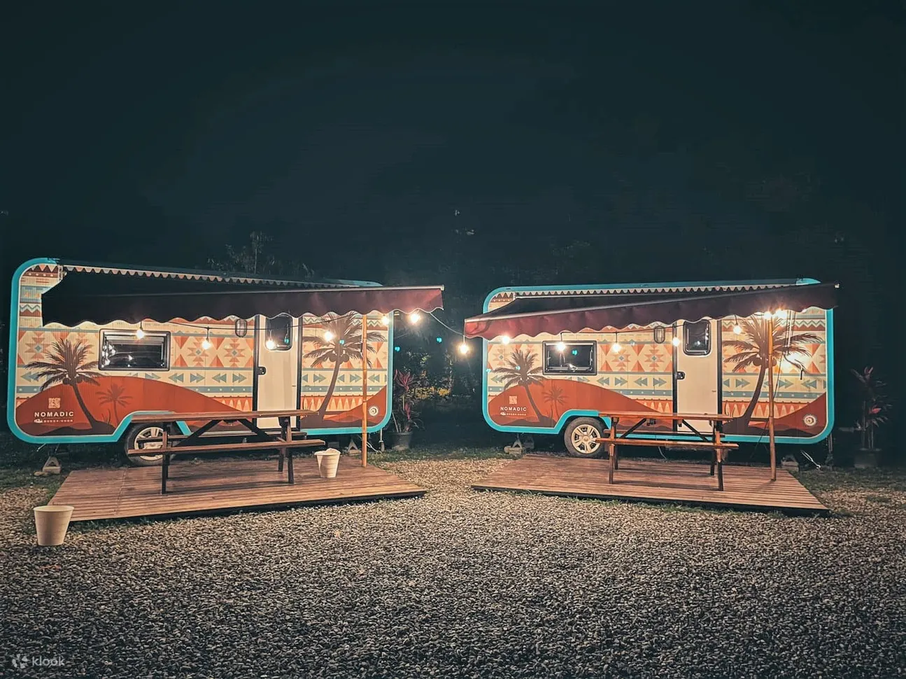 露營車夜景