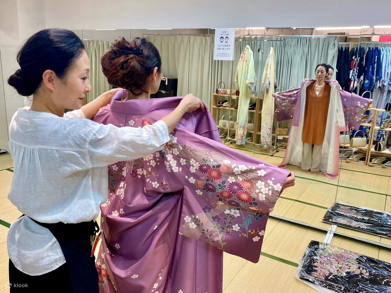 Location de kimonos (fournie par Kimono Rental Wargo, magasin de Kanazawa Korinbo)