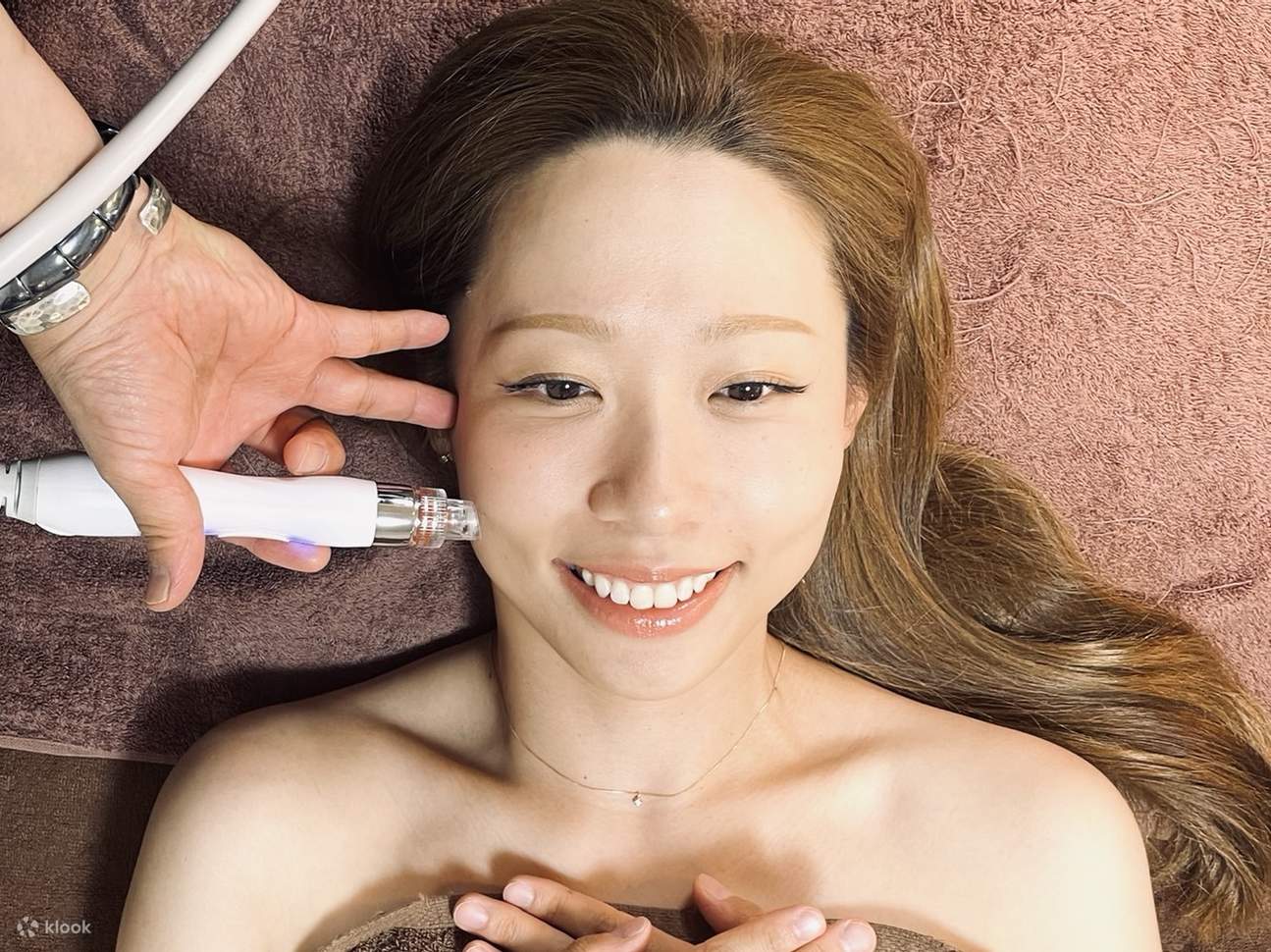 전문적인 일본인 직원이 해외 경험을 바탕으로 세심한 시술을 제공하여 여행의 피로를 풀어드립니다.