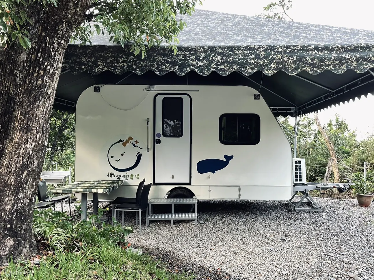 微笑灣農場 - 露營體驗車