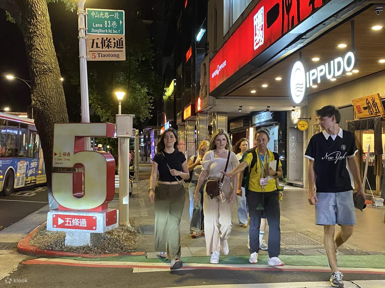 Kehidupan Malam di Taipei Zhongshan Linsen North Road - Lawatan Bar & Kembara Kaki Ayam Goreng Masin Lewat Malam